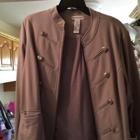 Zip up jacket. Fashion buttons and has pockets. - Picture 2 of 5